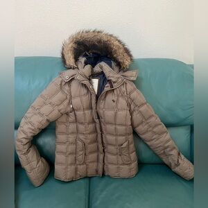 Abercrombie & Fitch - Vintage Puffer Jacket - Removable Hood and Fur - Medium